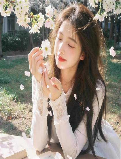 心理学分析：《就像美丽蝴蝶飞》的音乐配乐与声音设计——思想内涵的哲学探讨